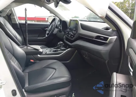 2022 Toyota Highlander Xle z USA, uszkodzony, nr VIN 5TDHZRAH4NS130479